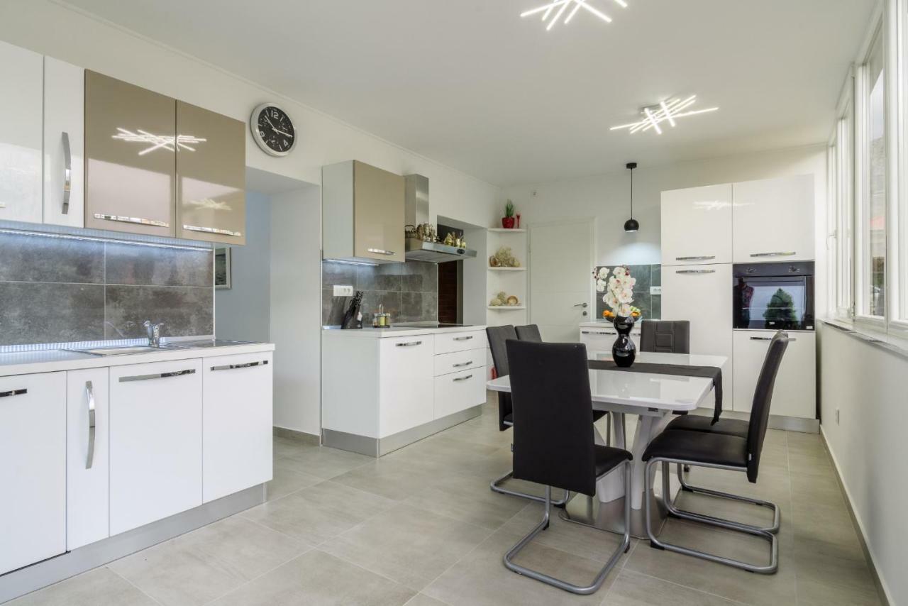 House Niko Apartment Kastela Luaran gambar