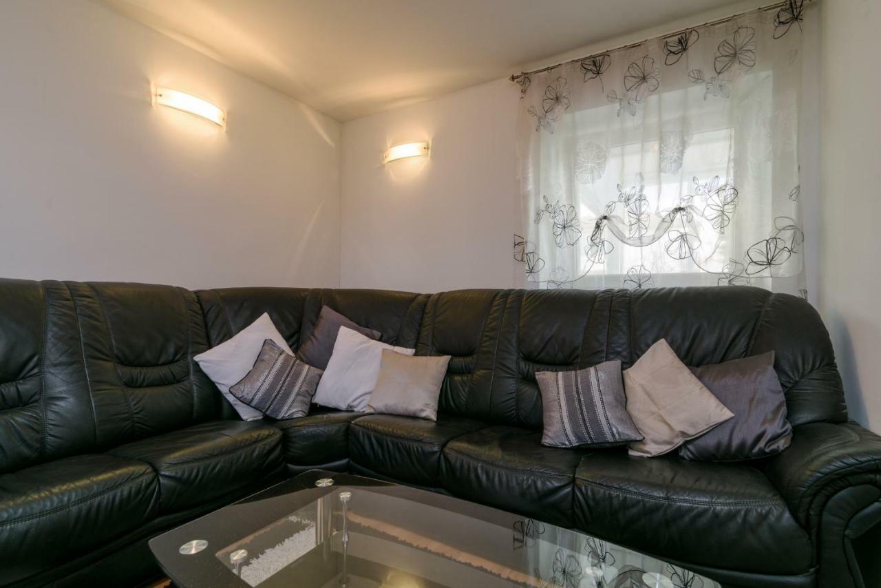 House Niko Apartment Kastela Luaran gambar